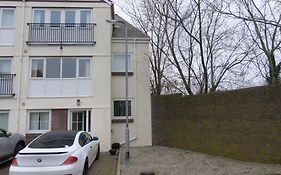 The Sawmills, Carlisle - Spacious 4 Bedroom Family House - Free Wifi - & Parking - Walk To Carlisle Castle